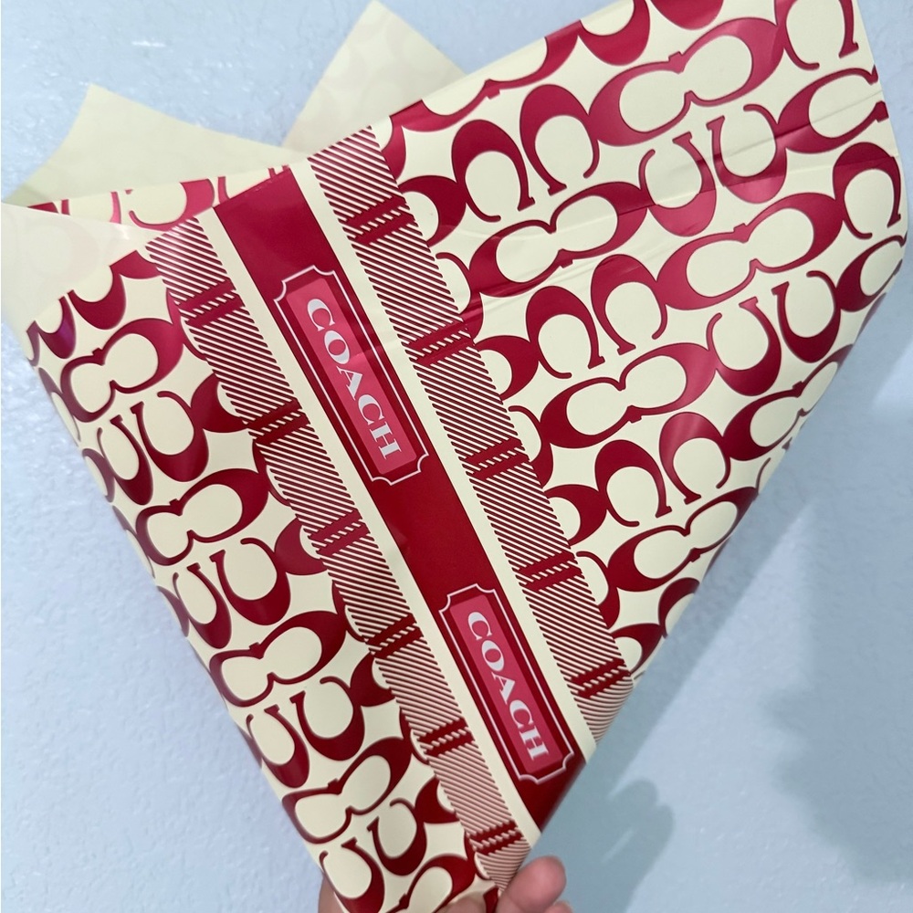 Red and Cream Gift Wrap /Floral Wrapping Paper 20 Sheets Flowers Bouquet Gift